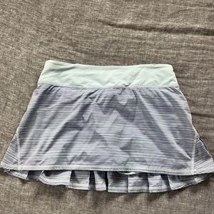 Lululemon size 6 skirt